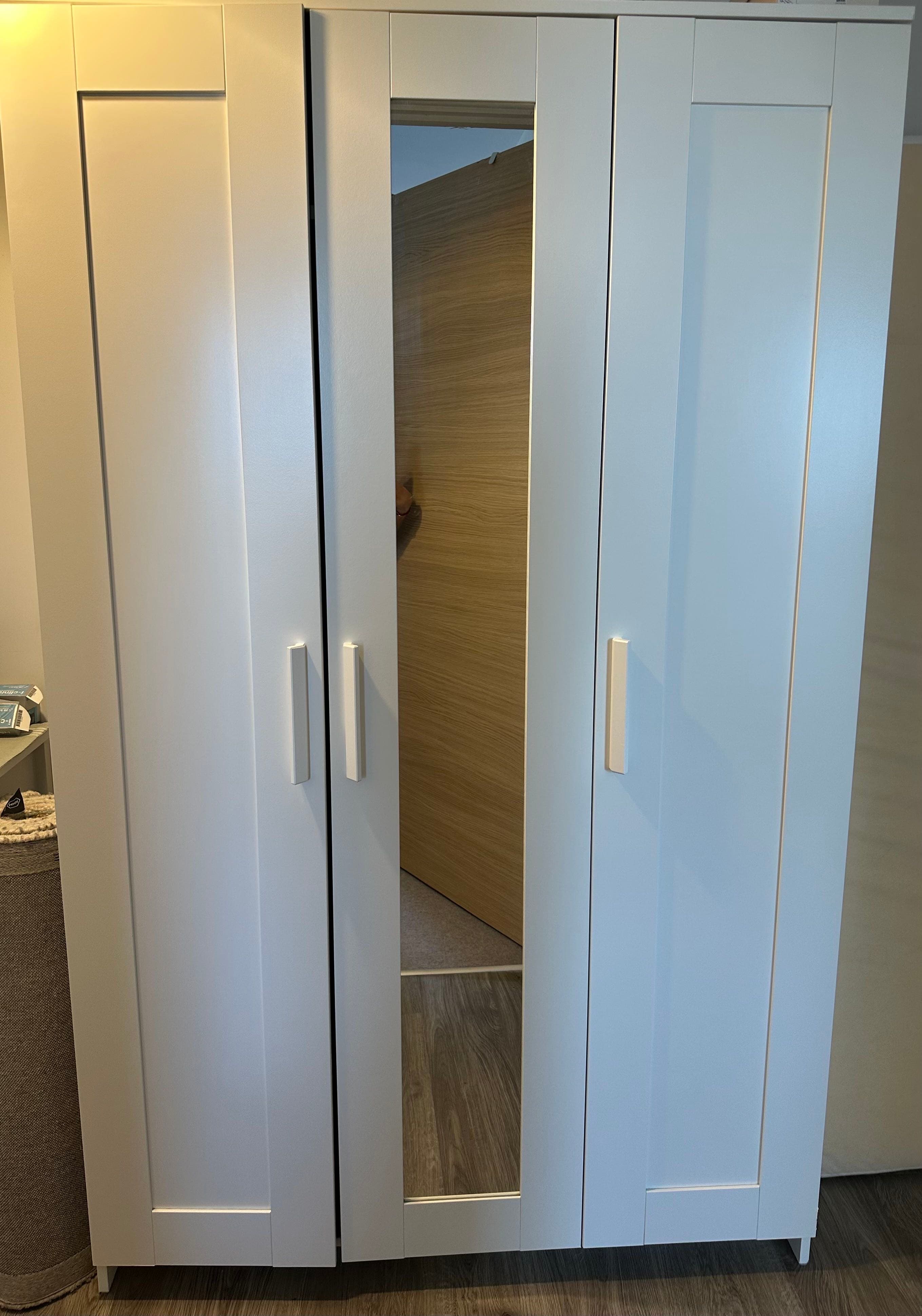 White closet, صورة 1 من 1
