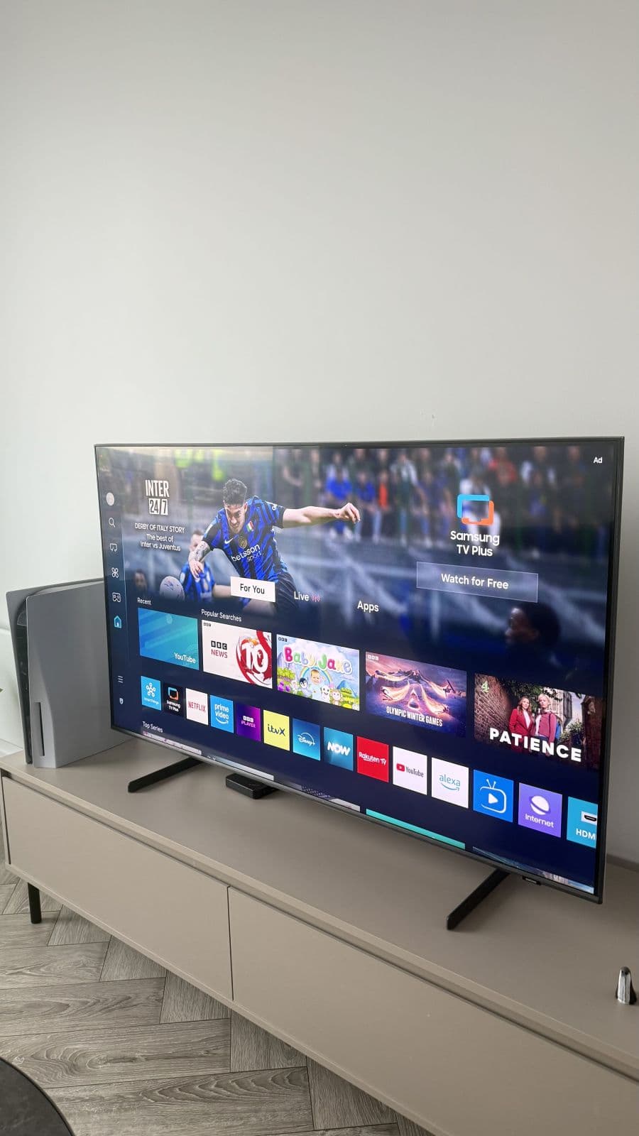 TvSAMSUNG Smart 4K Ultra HD HDR QLED TV with Bixby & Alexa (50), صورة 1 من 2