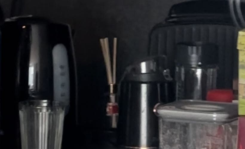Toaster, microwave, water kettle, living room table, lamp, bed lamp, صورة 1 من 2